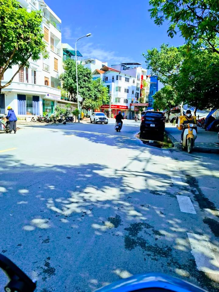 Townhouse KĐT Văn Quán 110m² giá 25 triệu - Lô góc mặt tiền hiếm có!