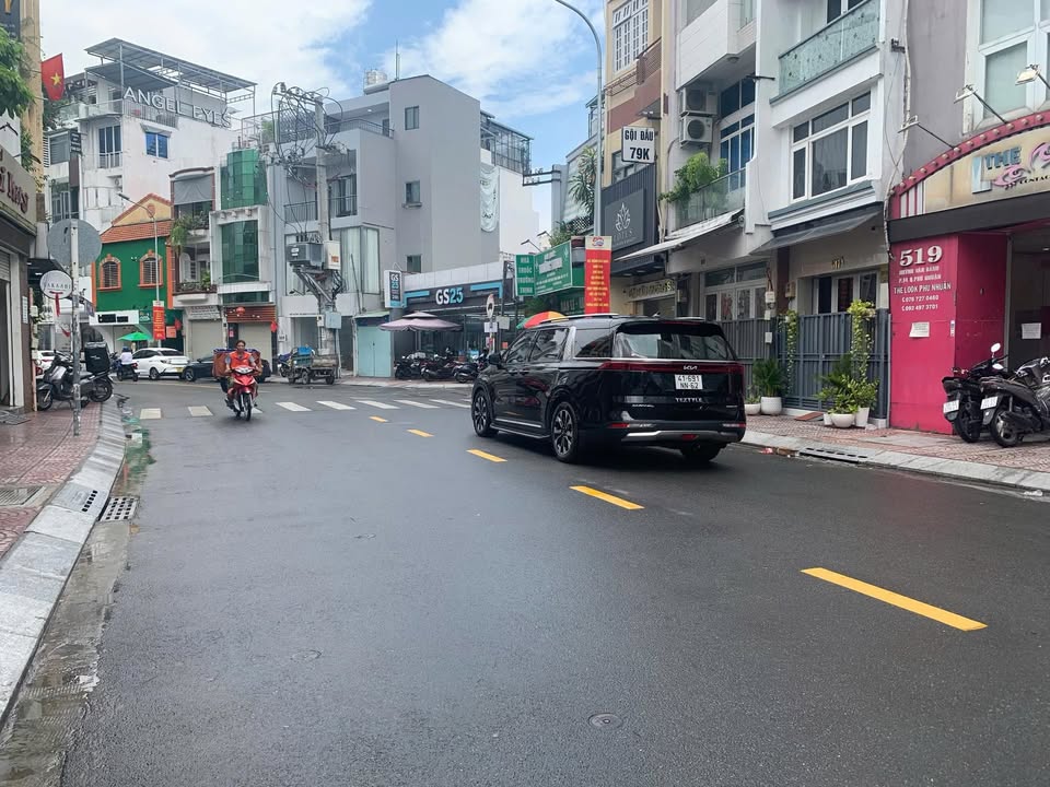 FrontHouse Huỳnh Văn Bánh, P.13, Q. Phú Nhuận 31m² giá 11.5 tỷ - Đầu tư sinh lời ổn định!