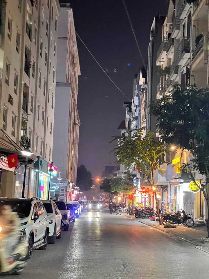 Nhà đẹp Trung Kính 70m² giá 32.5 tỷ - Phân lô VIP, ô tô tránh!