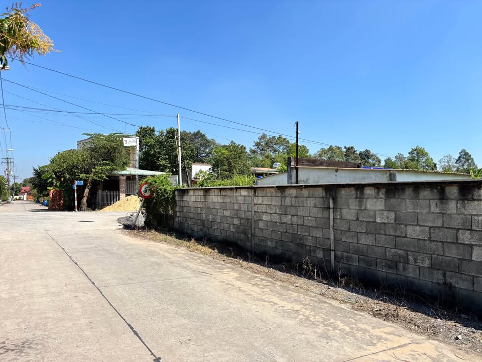 Đất vườn góc 2 mặt tiền xã Tân An Hội 4950m² giá chỉ 1 tỷ - Đầu tư sinh lời!