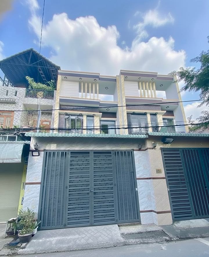 Nhà mặt tiền đường Bùi Thị Xuân, Dĩ An 97m² giá chỉ 4 tỷ - Kinh doanh lý tưởng!