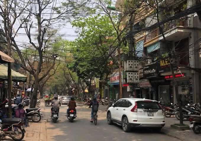 Nhà phố Cầu Giấy 55m² giá 12 tỷ - Thiết kế hiện đại, thang máy tiện nghi!