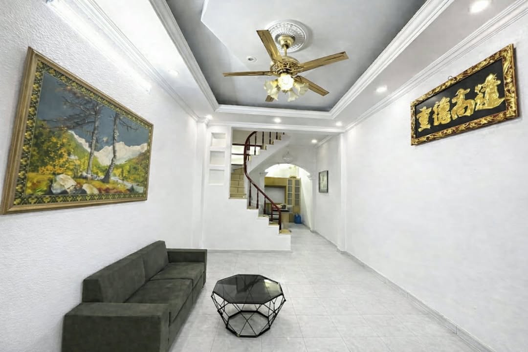 Nhà đẹp Trần Quốc Vượng Cầu Giấy 40m² giá 10.5 tỷ - Khu dân trí cao, an ninh tốt!