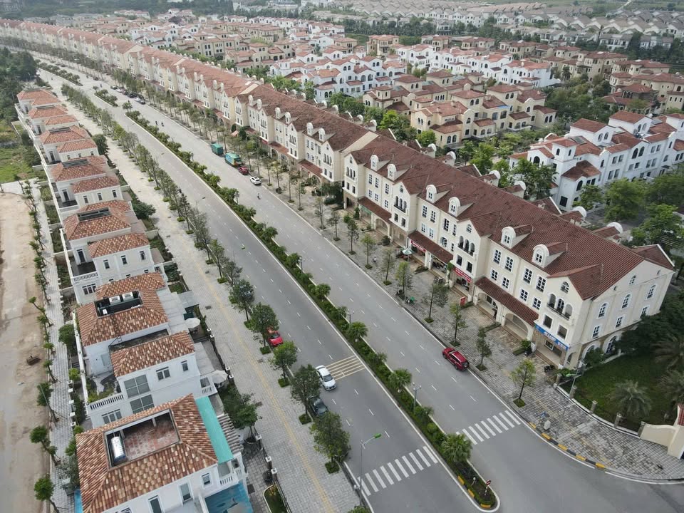 Townhouse KĐT Nam An Khánh 145m² giá 23.5 tỷ - Căn độc nhất với 2 mặt tiền view Ecopath!