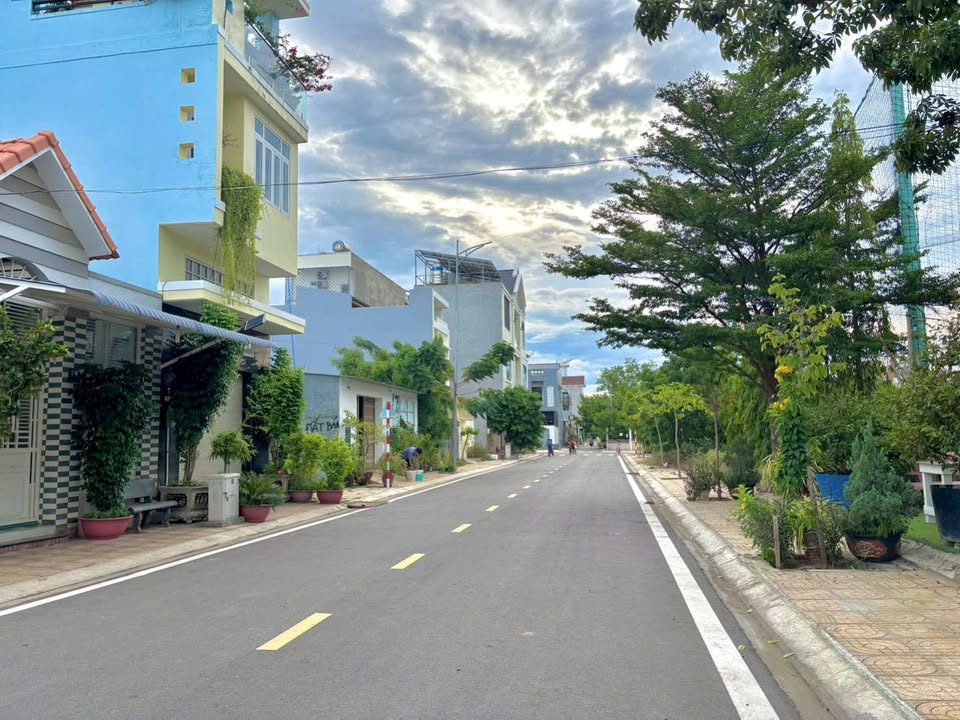 Đất nền đẹp tại Biển Mỹ Hải, Phan Rang 94m² giá 2.35 tỷ - Đối diện công viên