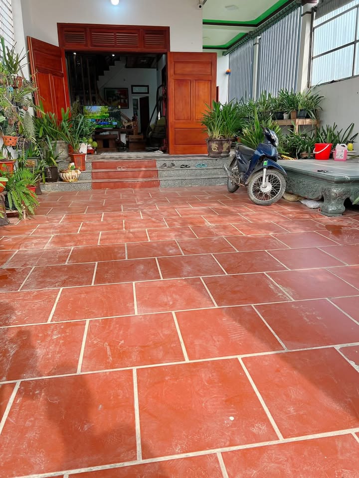 Nhà 3 tầng thôn Bái Xuân 175m² giá thỏa thuận - Tiện nghi đầy đủ, sang trọng!