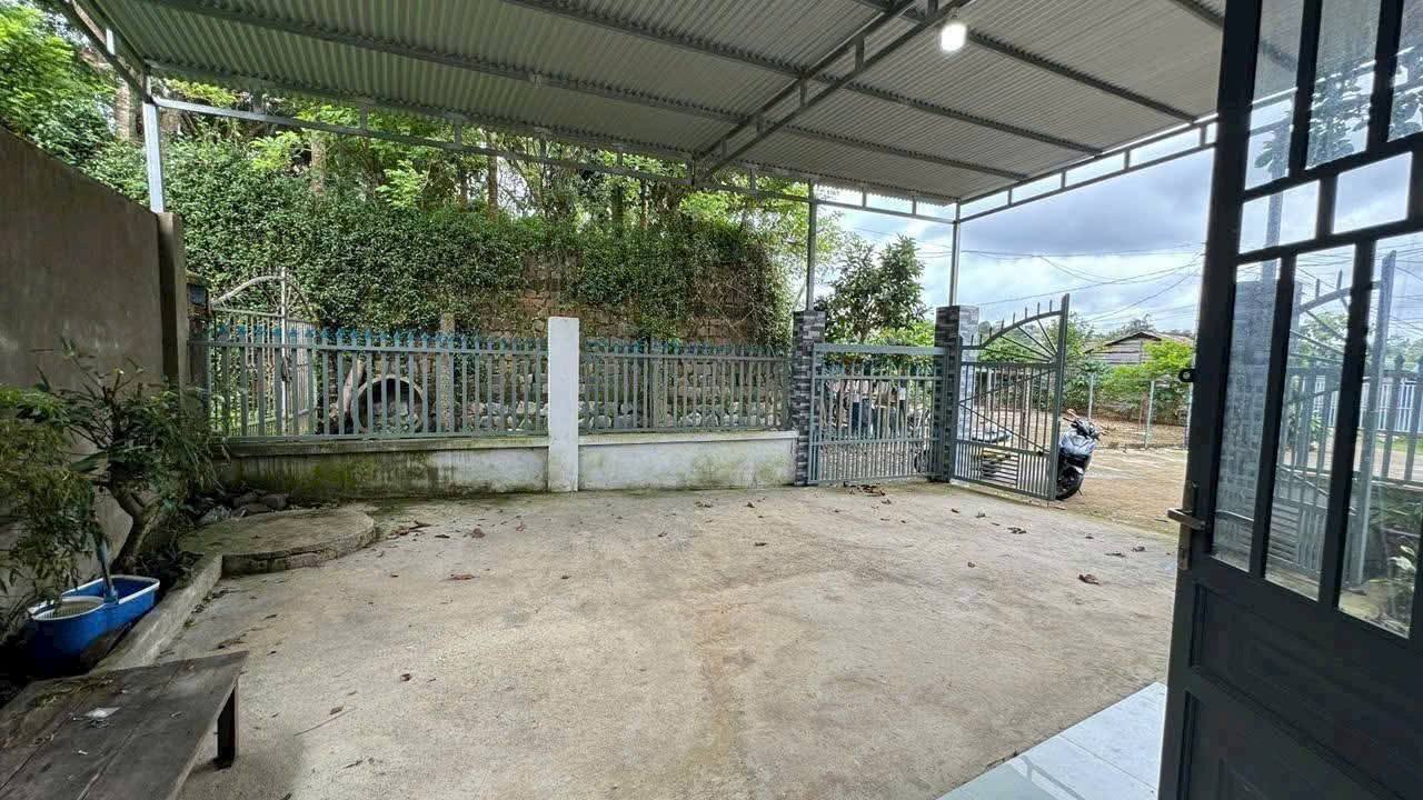 Nhà cấp 4 Bảo Lộc 180m² giá chỉ 1.8 tỷ - Tiện nghi đầy đủ, view thoáng mát!