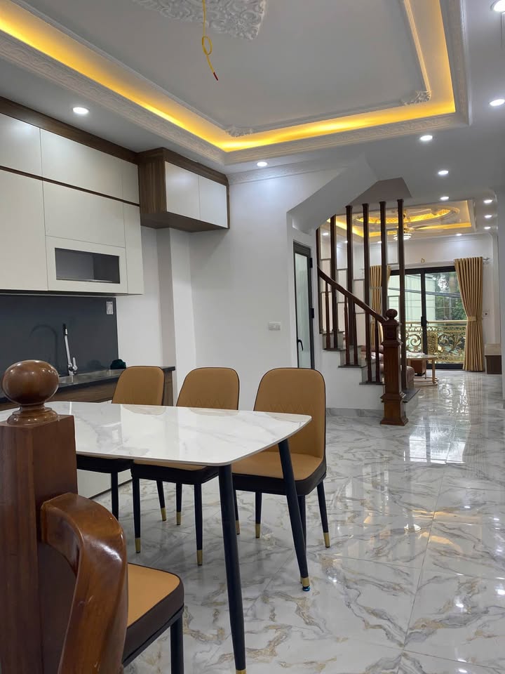 Cho thuê nhà mặt phố Ngọc Hồi 40m² giá 12 triệu - Thang máy hiện đại, vị trí đắc địa!