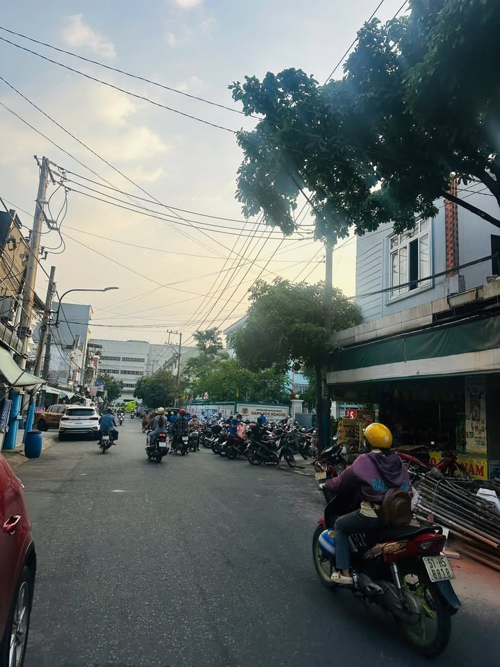 Nhà phố Bình Dương 96m² giá 3.65 tỷ - Kinh doanh cực tốt tại chợ Đồng An 3!