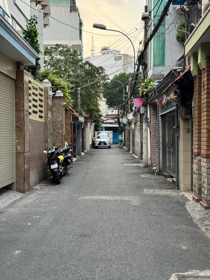 Nhà bán Phú Nhuận 140m² giá 26.999 tỷ - Hẻm xe hơi, khu an ninh cao