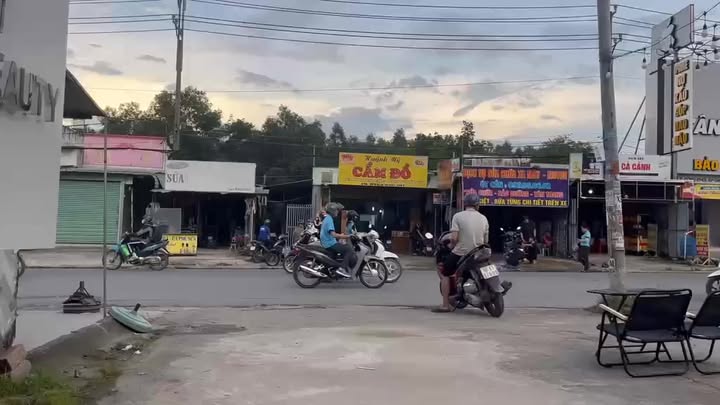 Cho thuê mặt bằng mặt tiền đường Đồng Khởi 240m² giá 18 triệu - Kinh doanh thuận lợi!