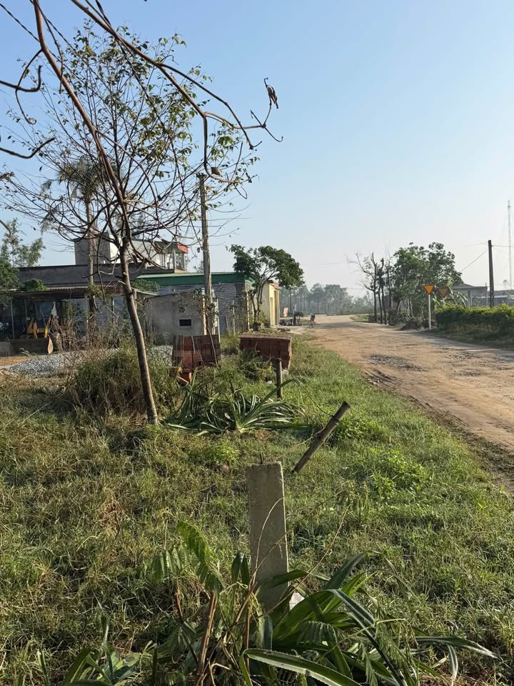 Đất nền Thạch Lạc 283.5m² giá 3 tỷ - Nằm gần chợ và trường mầm non!