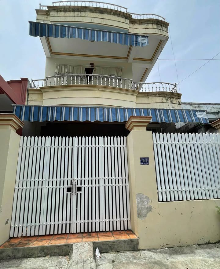 Nhà 2 tầng 1 tum Đào Duy Anh, Nha Trang 90m² giá 4.68 tỷ - Để lại nội thất đầy đủ!