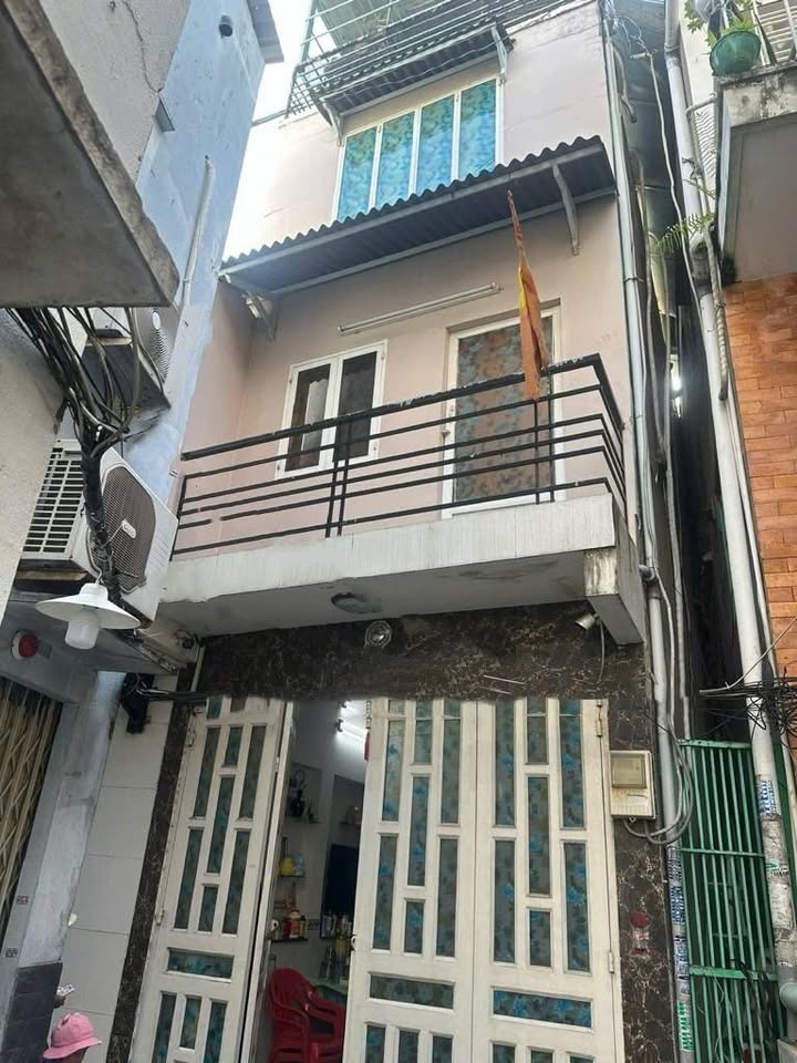 Nhà 4 tầng Gò Vấp 20m² giá 2 tỷ - Tiện ích đầy đủ cho gia đình!