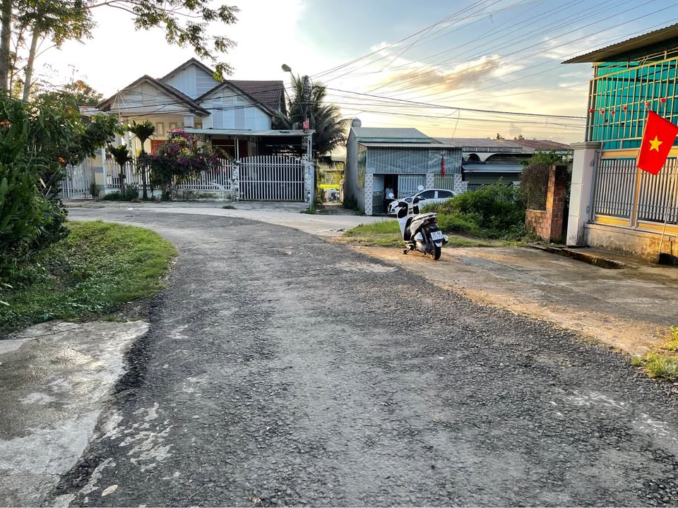 Đất thổ cư 240m² thôn 2 Đắk Cấm giá 700 triệu - Khu dân cư sầm uất, gần trường mầm non!