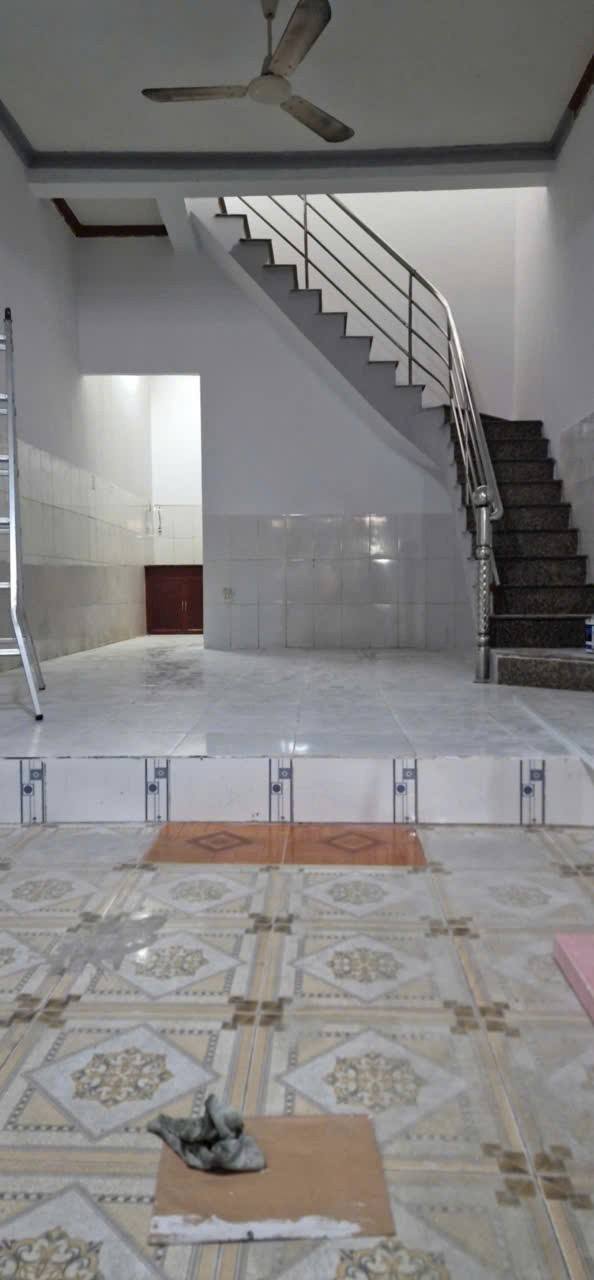 Nhà Mặt Tiền Chợ Hiệp Thành Q12 40m² giá 7.5 triệu - Kinh doanh thuận lợi!