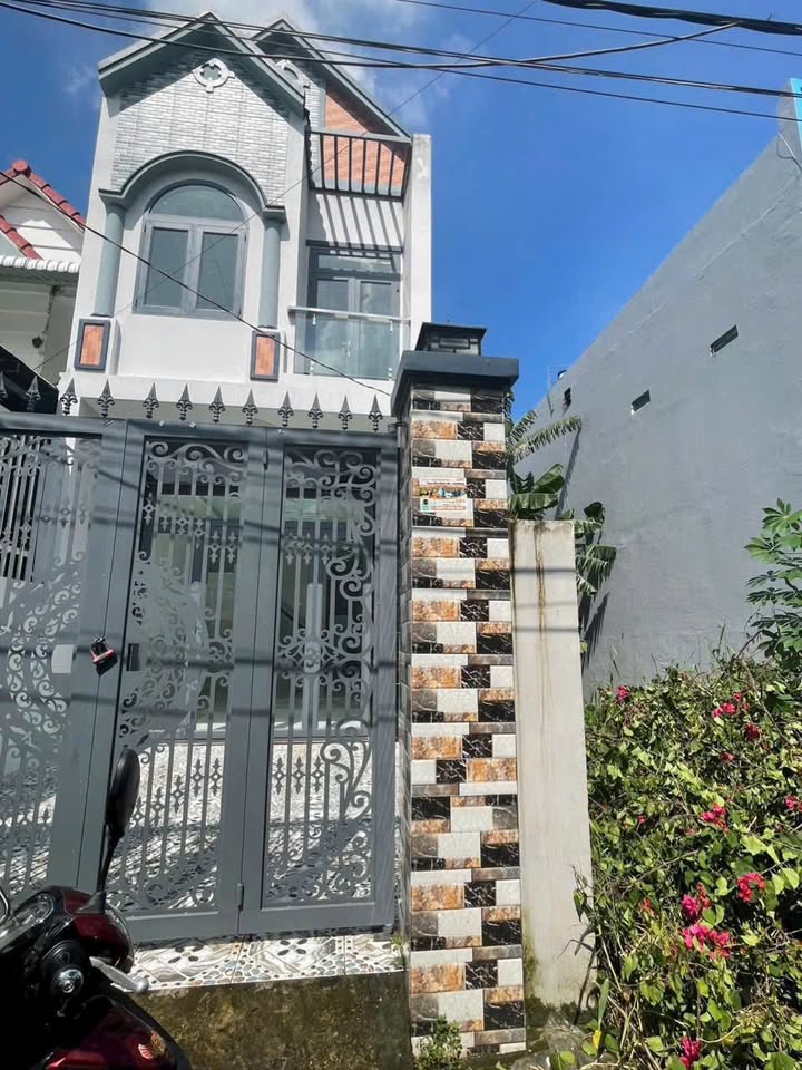 Nhà 1 Trệt 1 Lầu Hưng Long 82m² giá 1.95 tỷ - Sẵn sàng vào ở ngay!