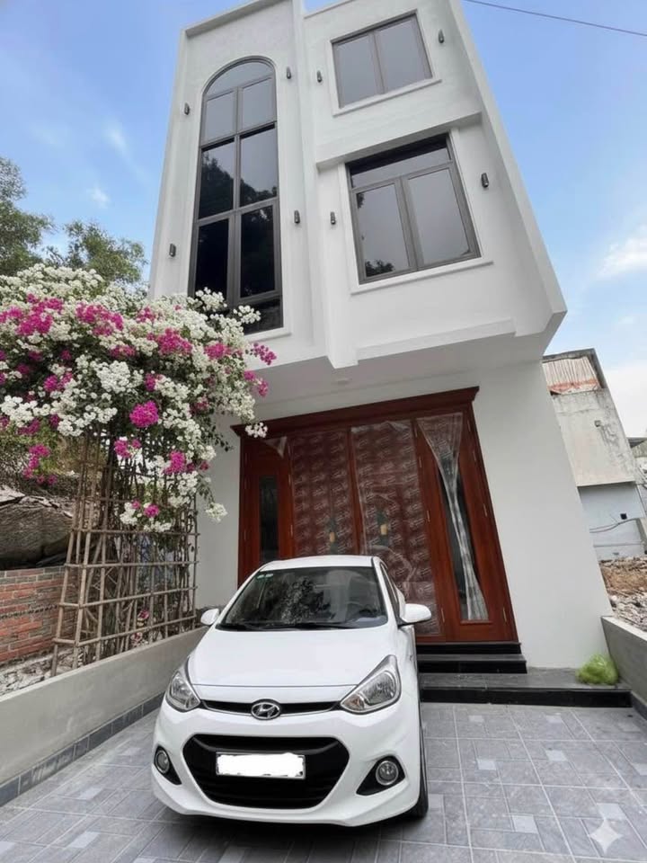 Nhà 3 tầng Ngõ 9 Bò Sính, Cao Thắng 82m² giá 3.25 tỷ - Ô tô đỗ cửa tiện lợi!