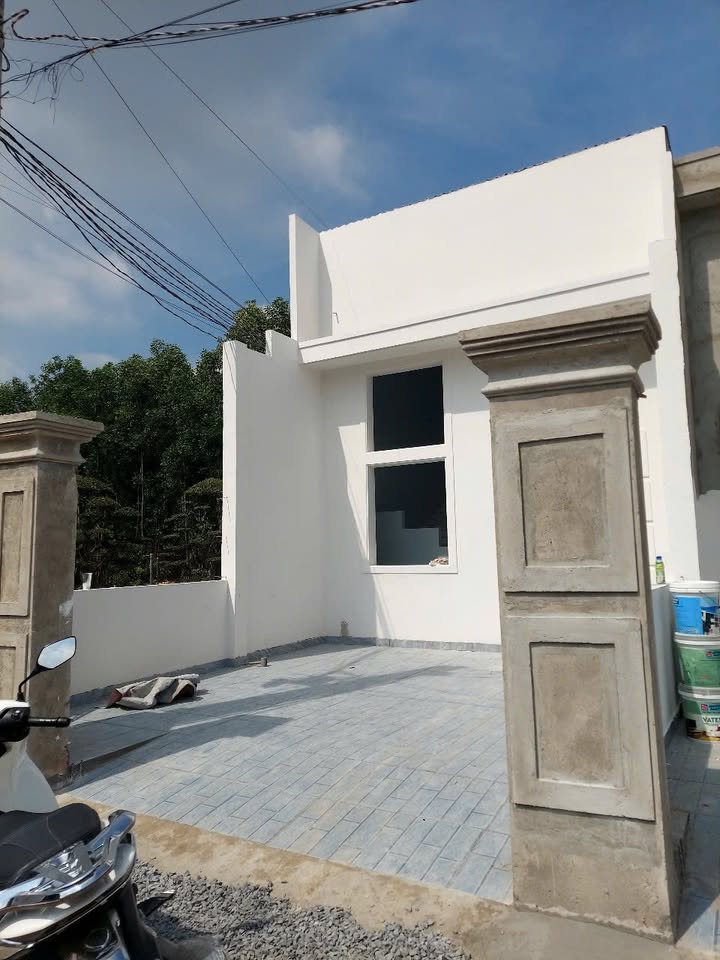 Nhà trệt lửng Ấp 6, An Viễn 100m² giá 1.525 tỷ - Phong cách hiện đại, sổ hồng riêng!