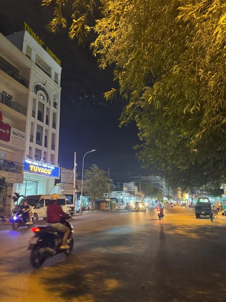 Nhà mặt tiền Phạm Văn Bạch Tân Bình 69m² giá 12 tỷ - Kinh doanh thuận lợi!