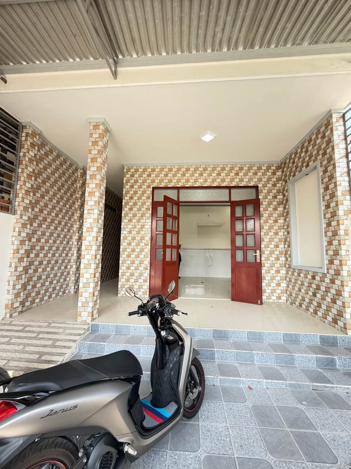 Nhà cấp 4 mới tại xã Tiến Lợi, 150m² giá chỉ 2.55 tỷ - Sẵn sàng vào ở!