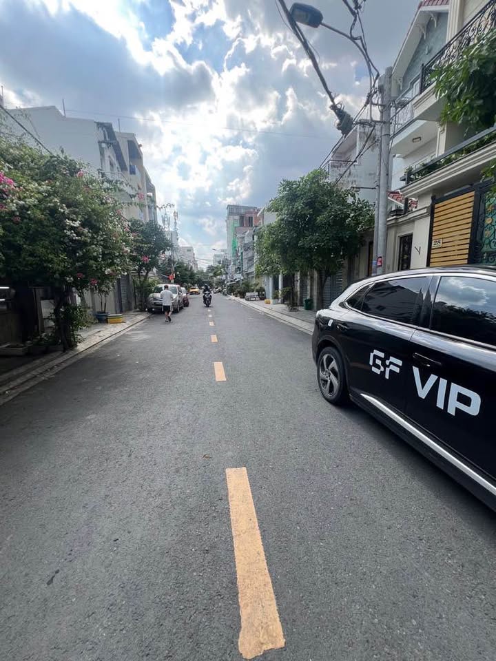 Đất đường 49, phường Tân Thuận, quận 7, 110m² giá 14 tỷ - Tiện xây dựng ngay!