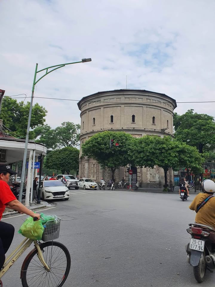 FrontHouse Hàng Than 69m² giá 18 tỷ - Kinh doanh sinh lời ngay!