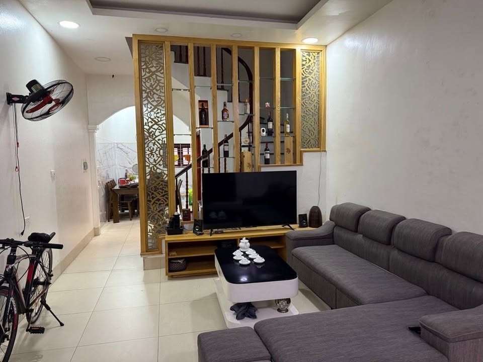Nhà Bồ Đề 44m² giá 8.2 tỷ - Vị trí đắc địa, sổ đỏ sẵn