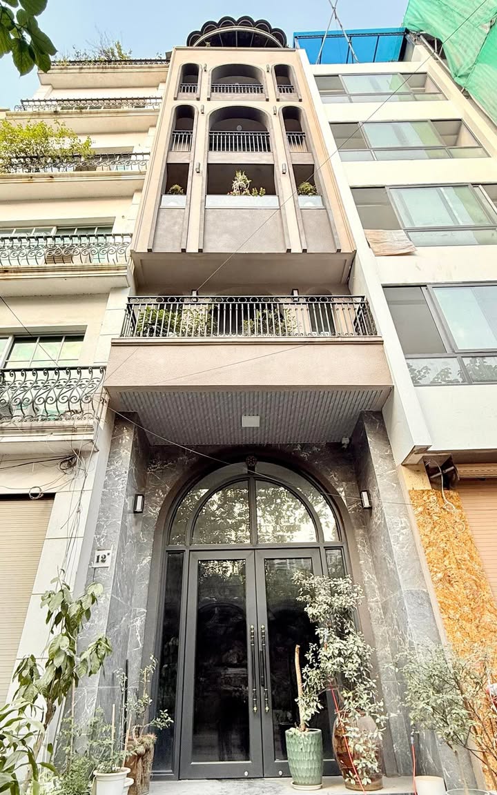 FrontHouse Trung Kính 62m² giá 34.8 tỷ - Kinh doanh đỉnh cao, ô tô tránh!