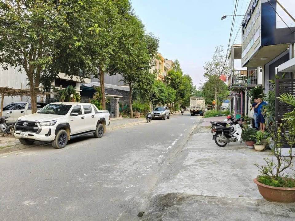 Đất nền đường Ỷ Lan Lào Cai 90m² giá 2.72 tỷ - Kinh doanh tuyệt vời!