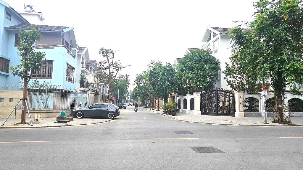 Biệt thự Văn Phú Hà Đông 200m² giá 30 tỷ - Kinh doanh đỉnh cao!