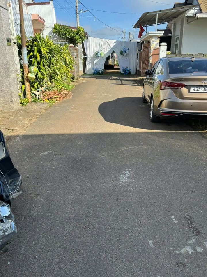 Đất nền hẻm Phan Đình Phùng Bảo Lộc 110m² giá 2.1 tỷ - Vị trí đẹp, hướng Đông!