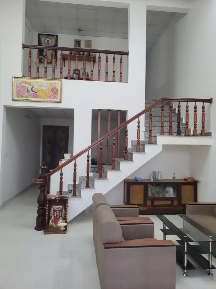 Nhà đẹp hẻm ô tô đường Lam Sơn, Bảo Lộc 100m² giá 2 tỷ - Sổ hồng chính chủ!