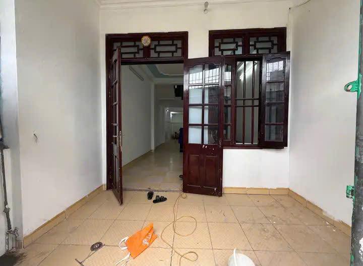 Nhà 2 tầng kiên cố tại Ngõ Đàn, Thanh Hóa 60m² giá 2.35 tỷ - Vị trí đắc địa, tiện ích đầy đủ!