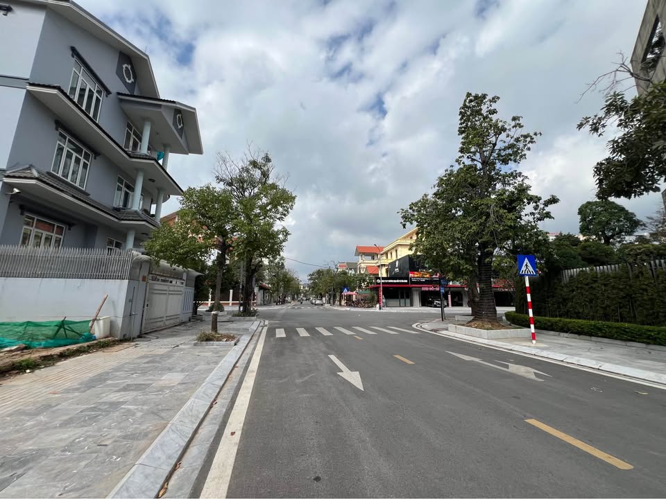 Biệt thự Hồng Hải Hạ Long 370m² giá 40 tỷ - Thiết kế sang trọng, gần biển!