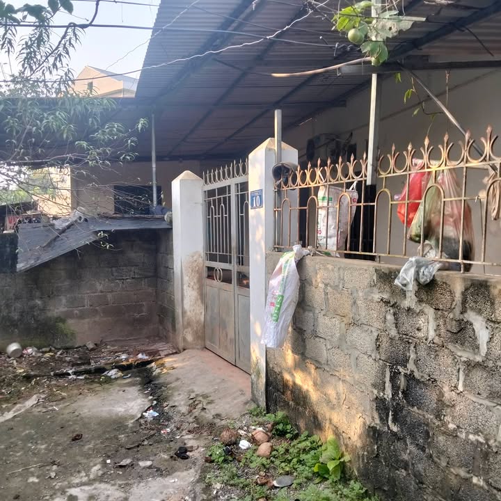 Nhà cấp 4 kiên cố tại Xuân Mai 95m² giá 1 tỷ - Tiện ích đa dạng xung quanh!