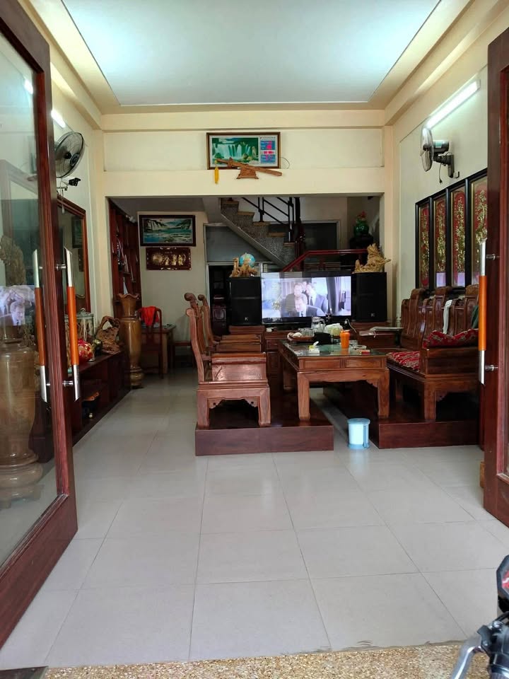 Nhà 3 tầng mặt đường Ngô Quyền Lạng Sơn 70m² giá 3 tỷ - Kiến trúc hiện đại, chính chủ!