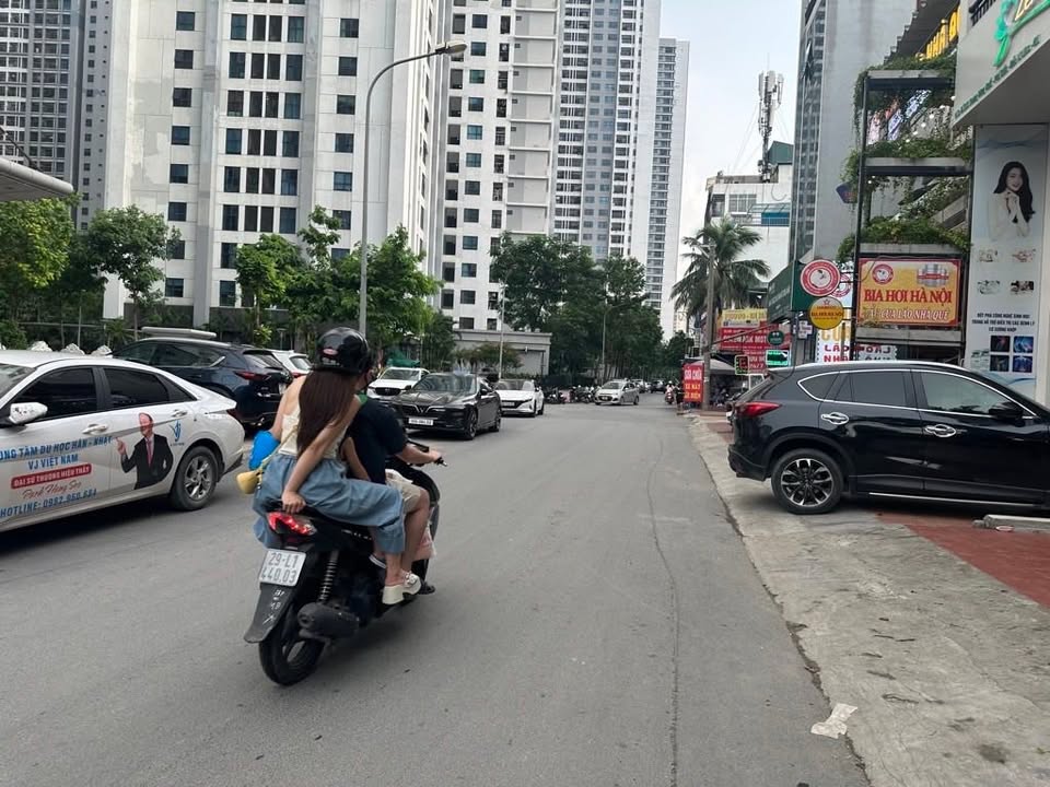 Nhà Phố KĐT B5 Cầu Diễn 60m² - 7 Tầng - Lô Góc, Thang Máy - Đầu Tư Sinh Lời!