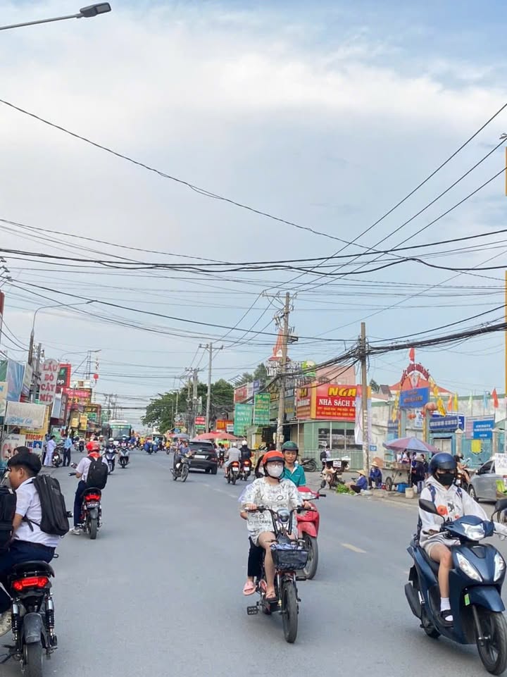 Nhà mặt tiền Bùi Trọng Nghĩa, Trảng Dài 200m² giá 7.5 tỷ - Sổ hồng chính chủ!