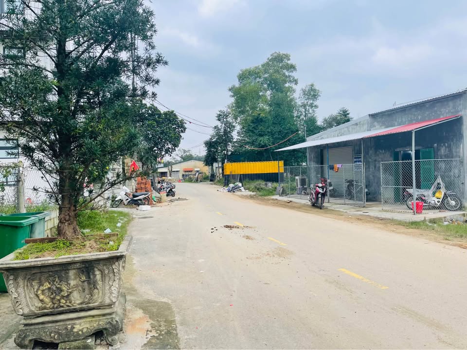 Bán gấp FrontHouse mặt tiền Phùng Lưu - Thủy Dương 93m² giá chỉ 2 tỷ!