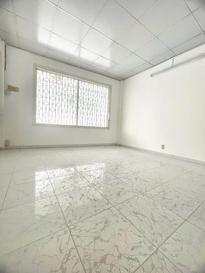 Cho thuê nguyên căn mặt tiền đường Điện Biên Phủ, quận 3 - Diện tích 104m², giá 33 triệu/tháng!