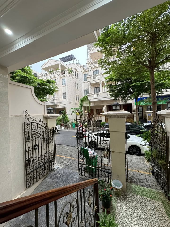 Cho thuê văn phòng nguyên sàn Cityland Gò Vấp 100m² giá 9.5 triệu - Không chung chủ, thoáng mát!