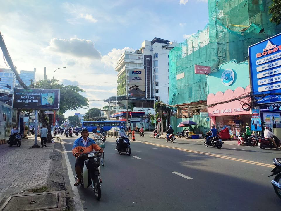 Nhà mặt tiền Cách Mạng Tháng 8, Quận 3, 36m² giá 17 triệu - Phù hợp kinh doanh!