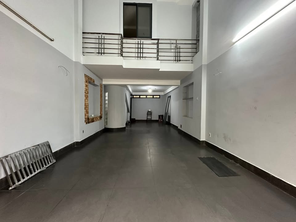 Nhà nguyên căn mặt tiền Nguyễn Thái Bình, 46m² giá 24 triệu - Phù hợp cho kinh doanh dịch vụ!