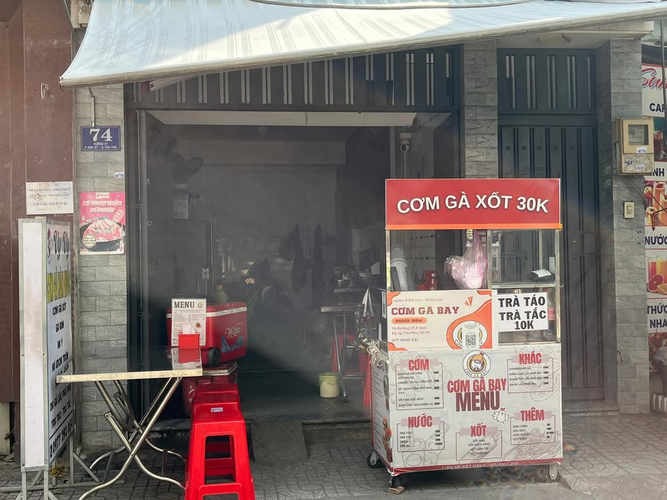 Quán cơm gà cho thuê tại quận Tân Phú 21m² - Gần Đại học Công Thương!