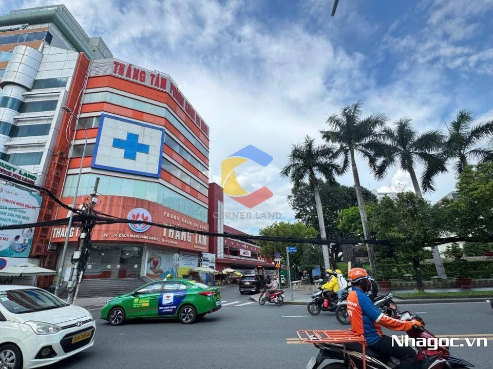 Cho thuê tòa nhà góc 2 mặt tiền 74 Cách Mạng Tháng 8 - Phù hợp văn phòng và kinh doanh