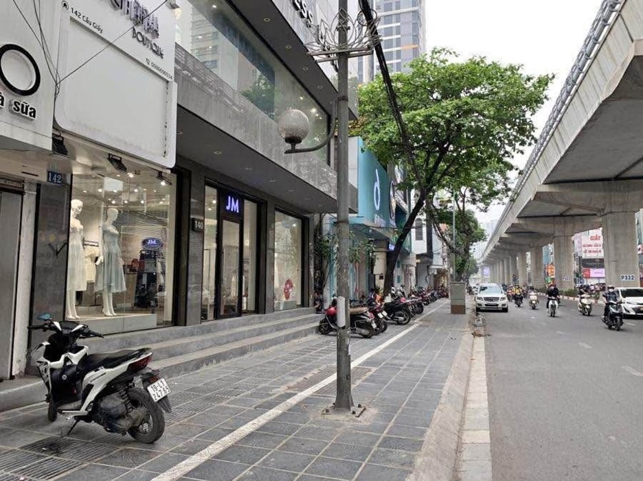 Nhà mặt phố Hoàng Quốc Việt, Cầu Giấy 54m² giá 33 tỷ - Đầu tư sinh lời ngay!