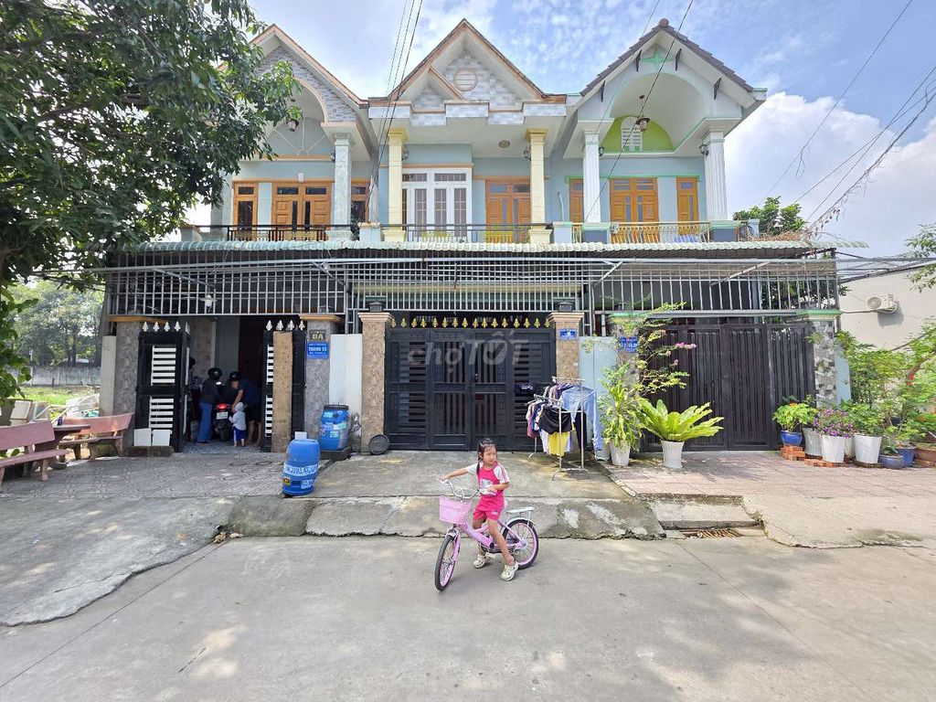 Nhà phố KDC Hoàng Hùng, Dĩ An 72m² giá 4.28 tỷ - Gần chợ Tân Long và VinCom