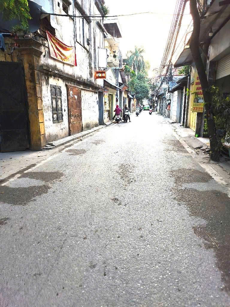 Bán nhà Phường Yên Phụ, Quận Tây Hồ 45m² giá 10.4 tỷ - Ô tô đỗ cổng, thiết kế hiện đại!