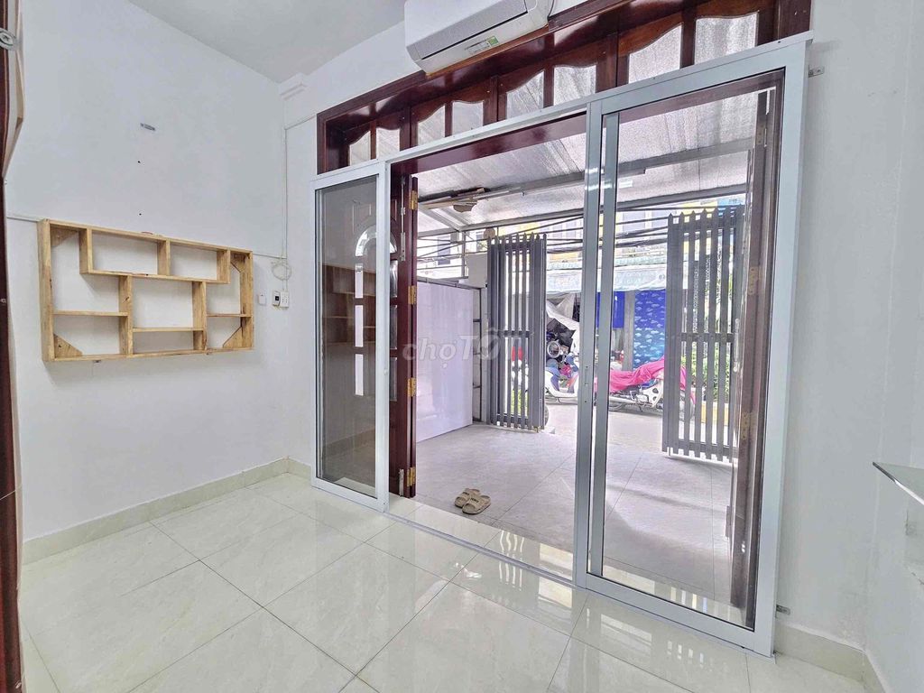 Nhà ở kết hợp kinh doanh gần KCX Tân Thuận 40m² giá 7 triệu - Lợi thế về vị trí và tiện ích!